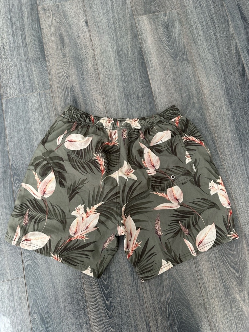NWOT Men’s TeamLTD Tropical Floral Print Vacation Swim Board Shorts Olive Green - Picture 5 of 7